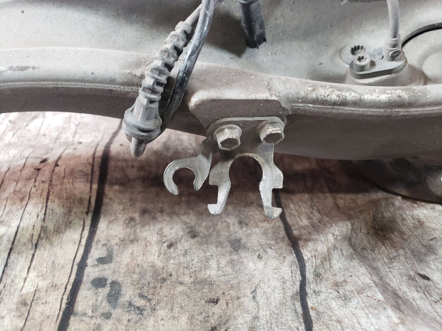 BMW 11-13 F10 M5 Front Right Passenger Hub Spindle Carrier Knuckle Pre LCI