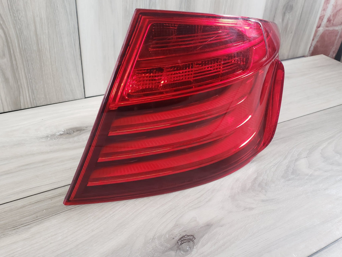 BMW 14-16 F10 535xi PASSENGER RH QUARTER PANEL TAIL LIGHT LCI