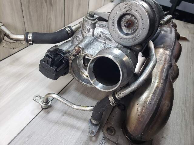 BMW 14-16 F10 535xi Gas Engine Turbo Turbocharger W/ Manifold LCI