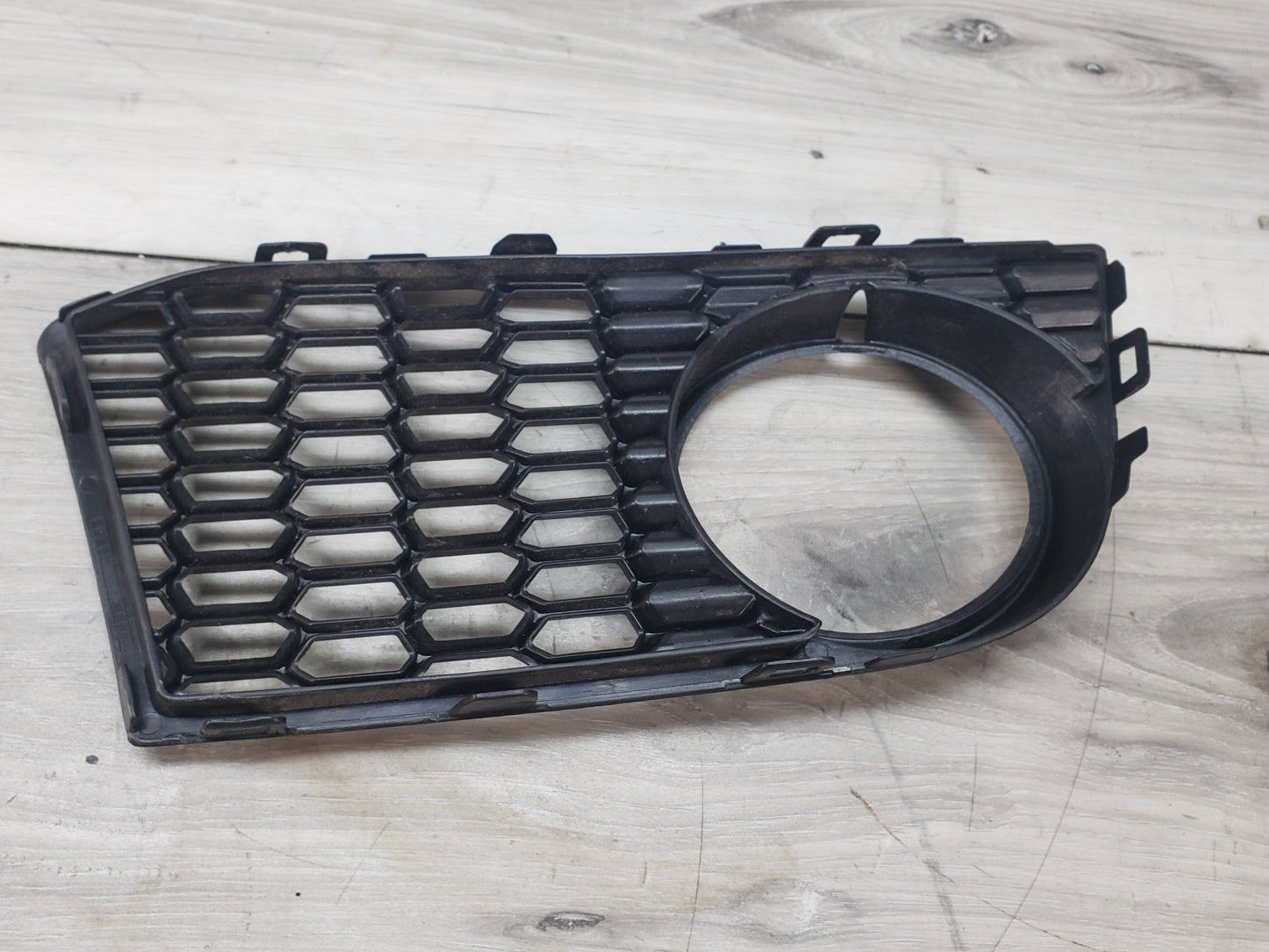 BMW 11-13 F10 535I Fog Light Lamp Driver Left SIde Grille Bumper Mesh Pre LCI