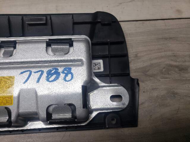 11-18 OEM BMW F06 F10 F12 F13 528 535 550 M5 Front Right Passenger Knee Airbag