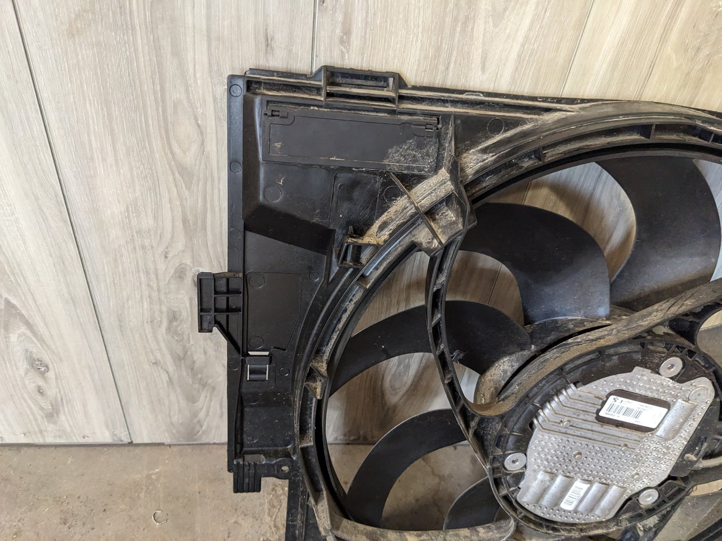 12-16 OEM BMW F22 F30 F32 F36 F87 Electric Radiator Cooling Fan w/ Shroud 850W