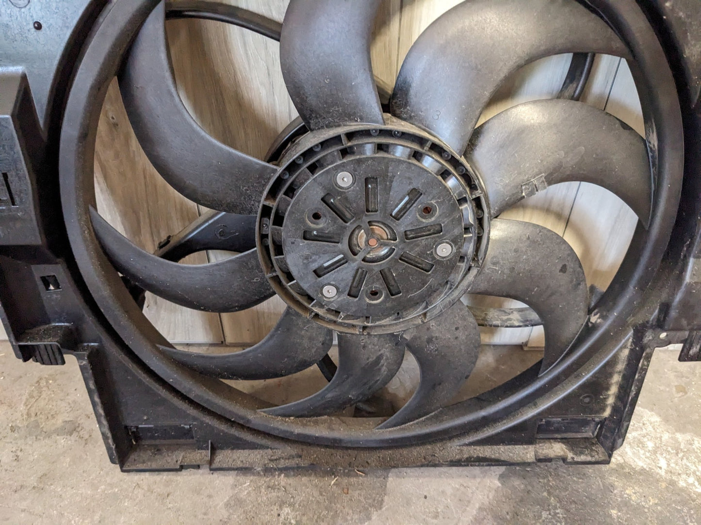 12-16 OEM BMW F22 F30 F32 F36 F87 Electric Radiator Cooling Fan w/ Shroud 850W