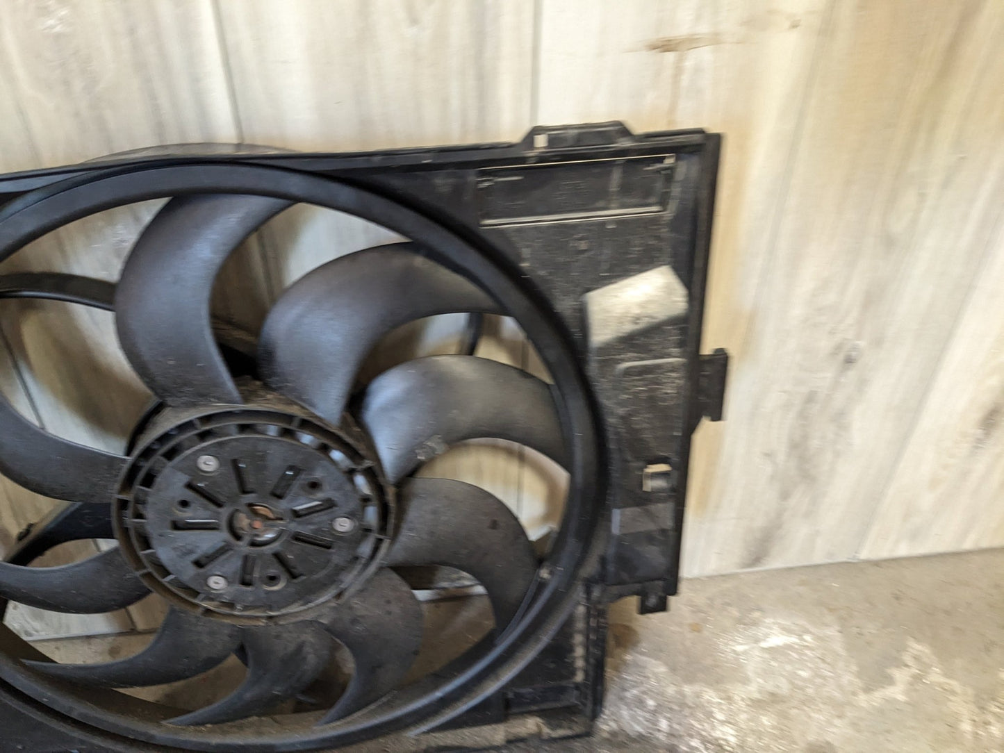 12-16 OEM BMW F22 F30 F32 F36 F87 Electric Radiator Cooling Fan w/ Shroud 850W