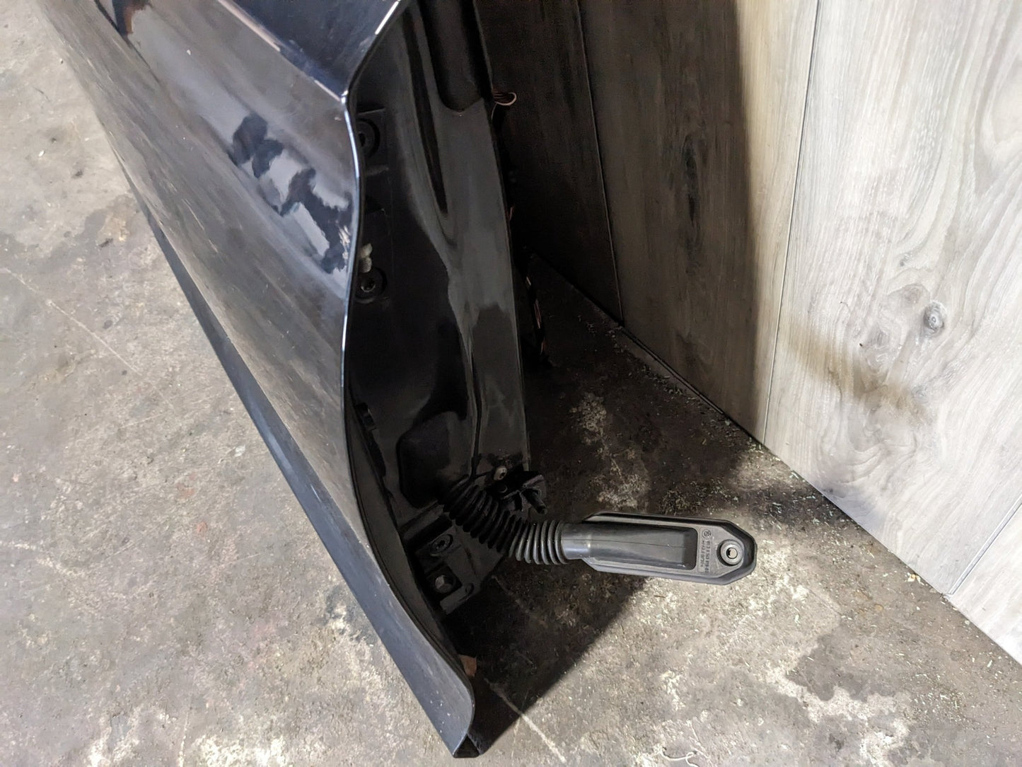 09-16 OEM BMW E89 Z4 Front Right Passenger Door Shell Panel Black