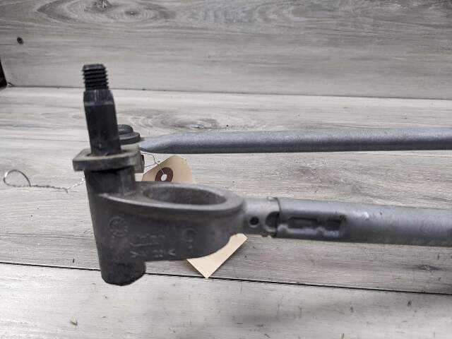 09-16 OEM BMW Z4 E89 Front Windshield Wiper Linkage W Motor