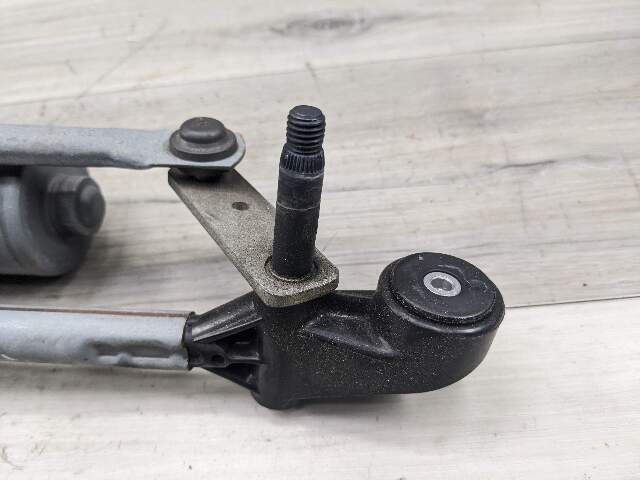 09-16 OEM BMW Z4 E89 Front Windshield Wiper Linkage W Motor