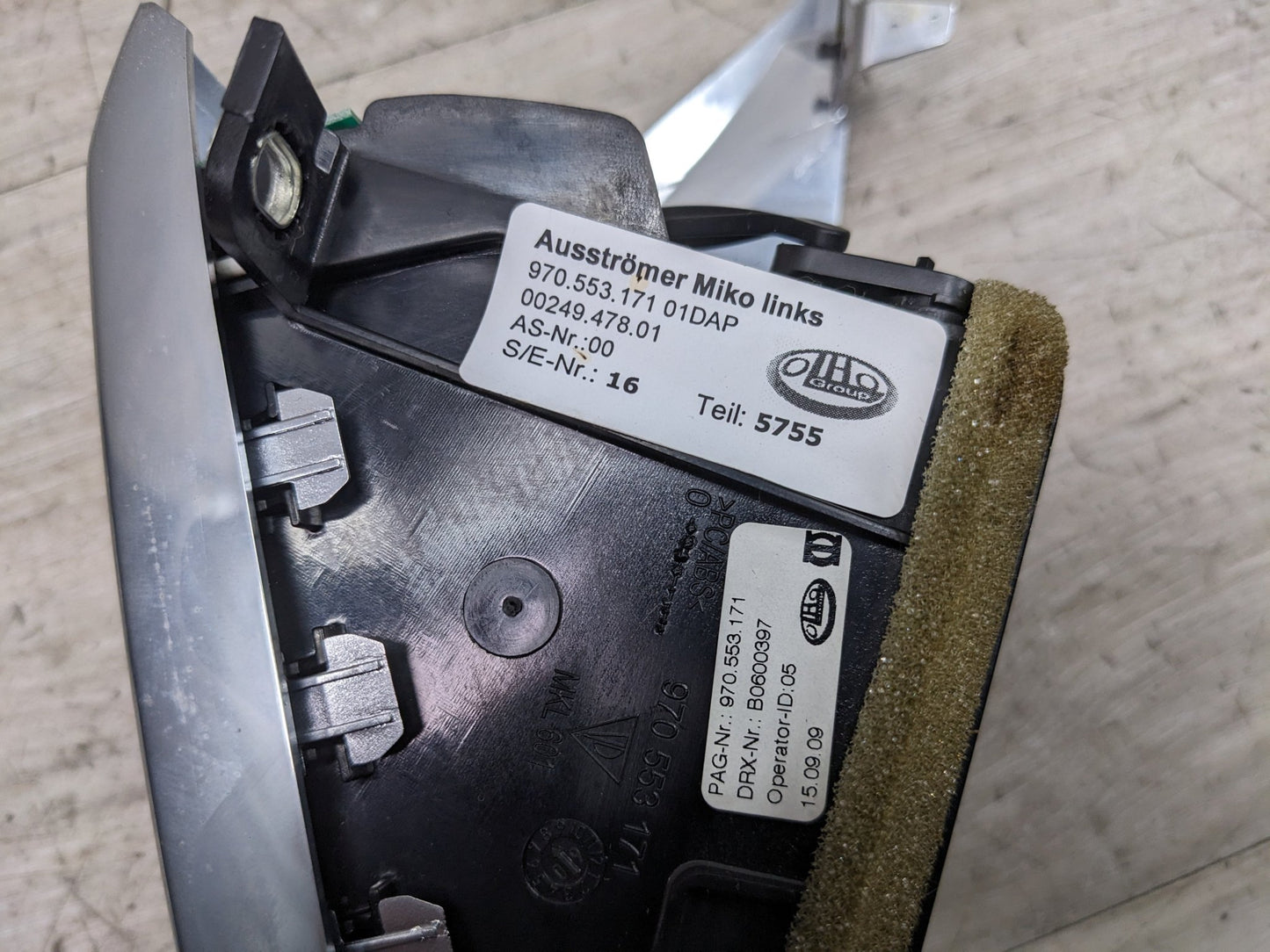 10-16 OEM Porsche Panamera Rear Left Center Console A/C Air Vent