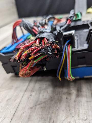 2016-2019 OEM BMW G30 G11 G12 Rear Power Distribution Fuse Box Module Unit