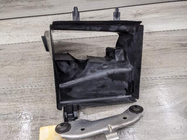16-19 OEM BMW G11 G12 750 Front Left Driver Side Radiator Support Air Duct