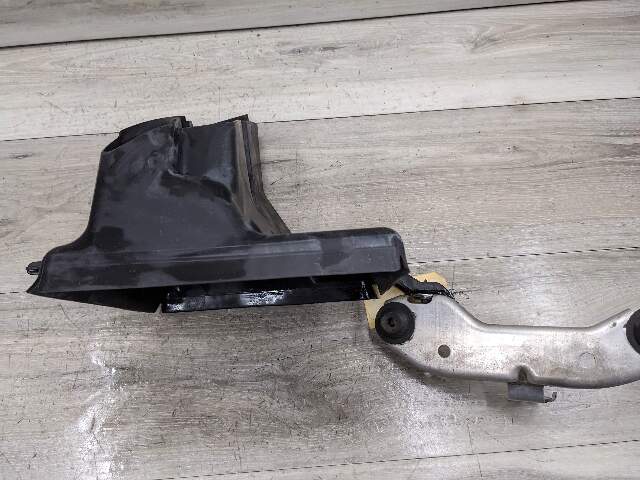 16-19 OEM BMW G11 G12 750 Front Left Driver Side Radiator Support Air Duct