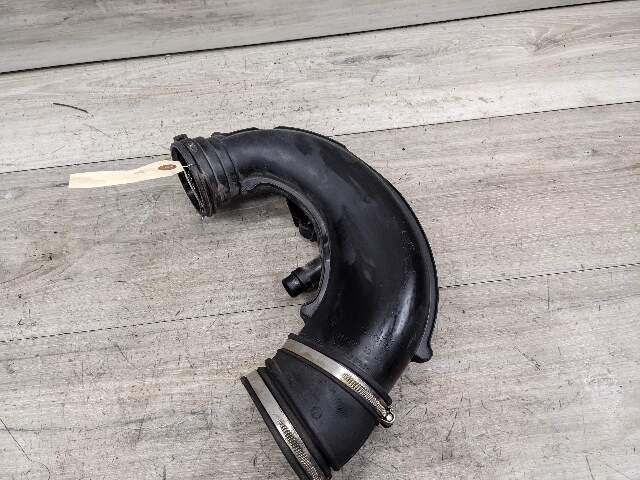 16-19 OEM BMW G11 G12 G30 750 M550 Turbocharger Air Intake Hose N63 Engine