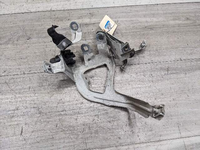 11-16 OEM BMW F10 528 535 550 Front Right Side Fender Bracket Wing Holder SET