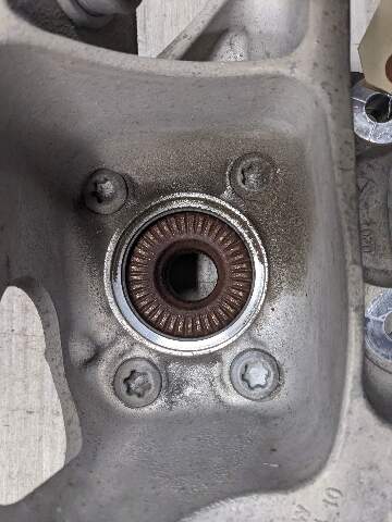 16-19 OEM BMW G11 G12 Rear Suspension Right Knuckle Wheel Hub Spindle Bearing