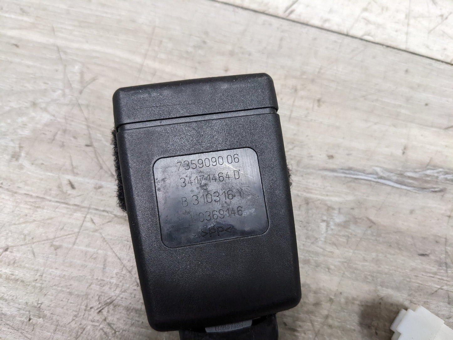 16-23 OEM BMW F90 G11 G12 G30 G32 M5 Front Right or Left Seatbelt Buckle