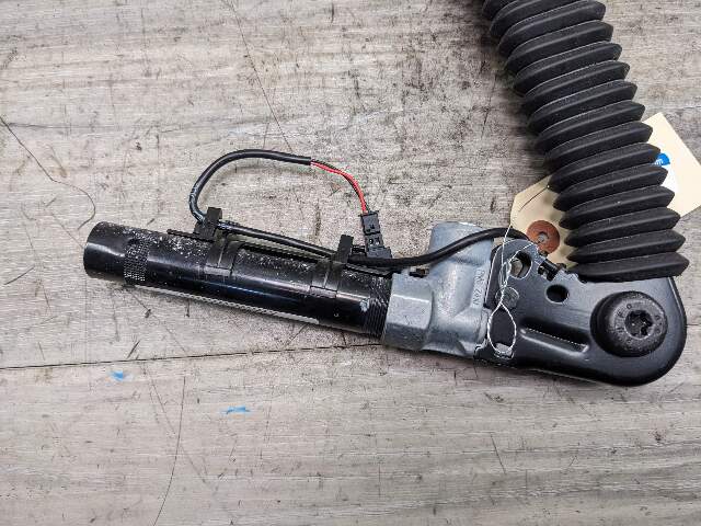 13-16 OEM BMW F10 F07 F01 F02 740 M5 Front Right Passenger Side Seatbelt Buckle