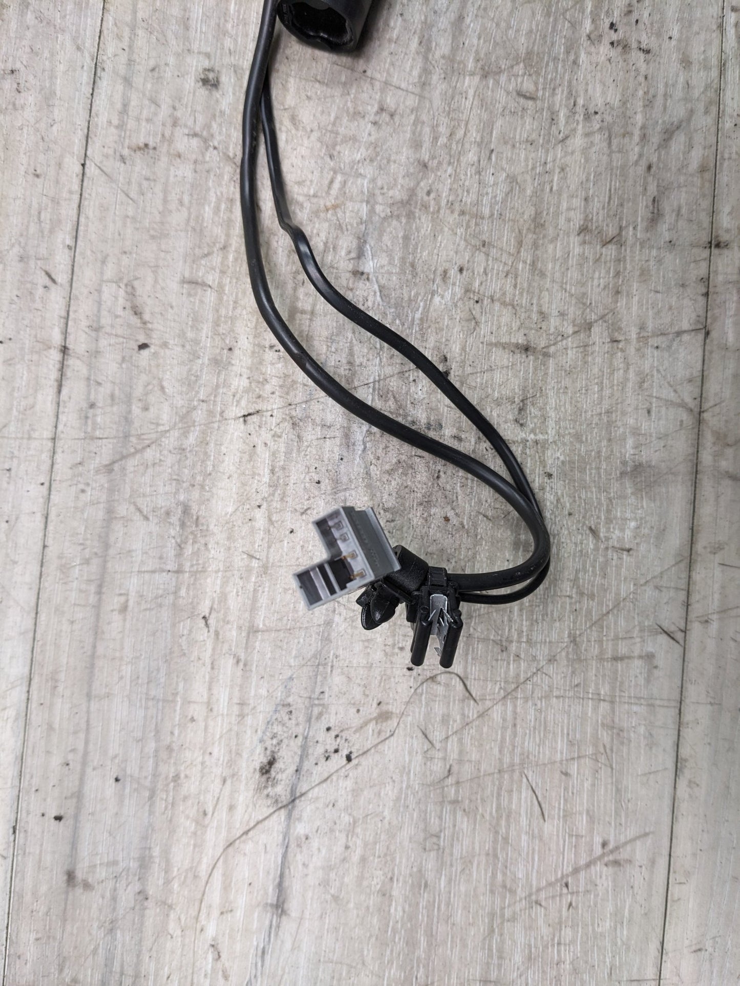 06-13 OEM BMW E82 E88 E90 E92 Front Right Passenger Seat Belt Buckle Tensioner
