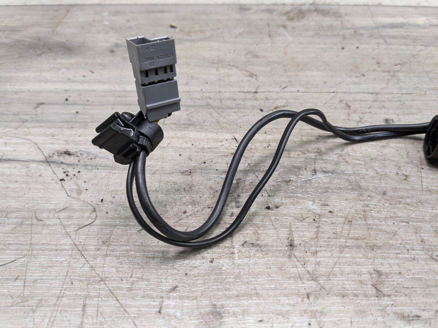 06-13 OEM BMW E82 E88 E90 E92 Front Right Passenger Seat Belt Buckle Tensioner