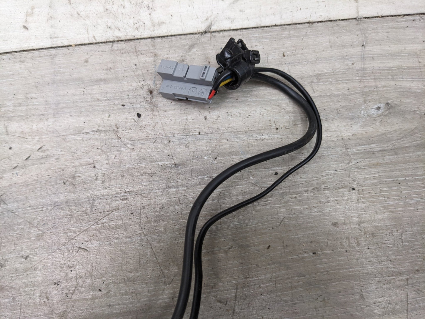 06-13 OEM BMW E82 E88 E90 E92 Front Right Passenger Seat Belt Buckle Tensioner