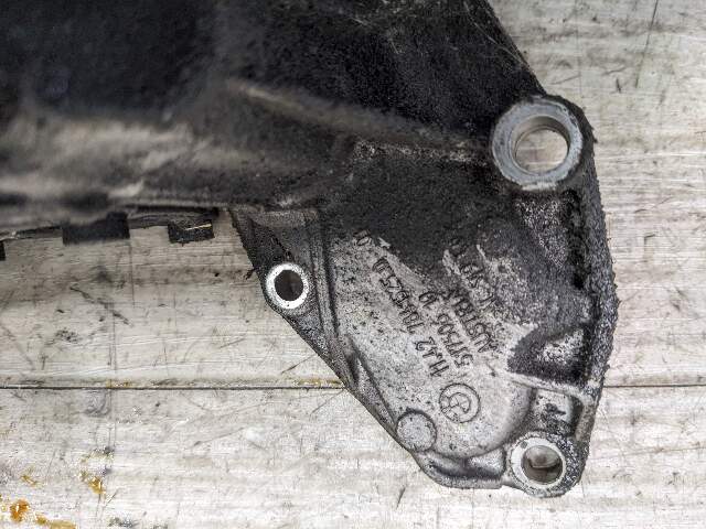 07-13 OEM BMW E90 E92 E93 S65 M3 Engine Oil Filter Housing