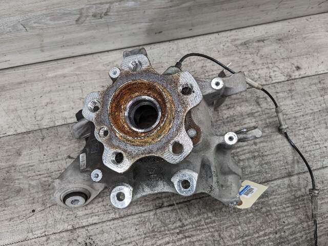 16-19 OEM BMW G11 G12 Rear Suspension Right Knuckle Wheel Hub Spindle Bearing