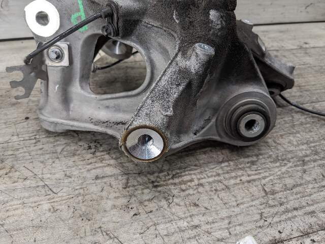 16-19 OEM BMW G11 G12 Rear Suspension Right Knuckle Wheel Hub Spindle Bearing