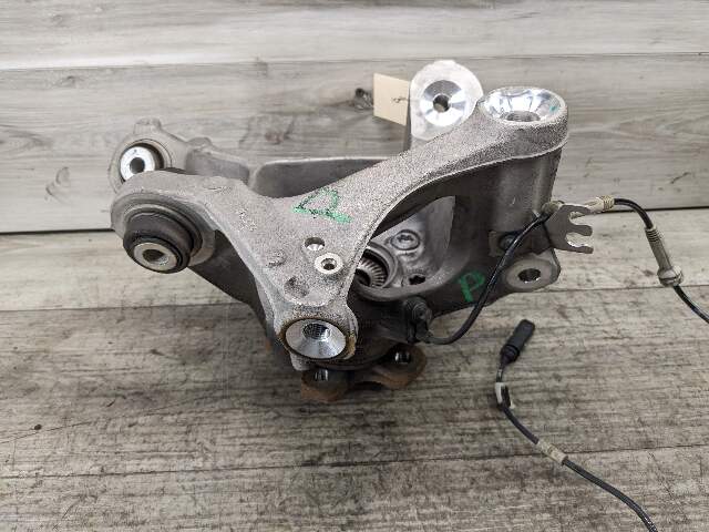 16-19 OEM BMW G11 G12 Rear Suspension Right Knuckle Wheel Hub Spindle Bearing