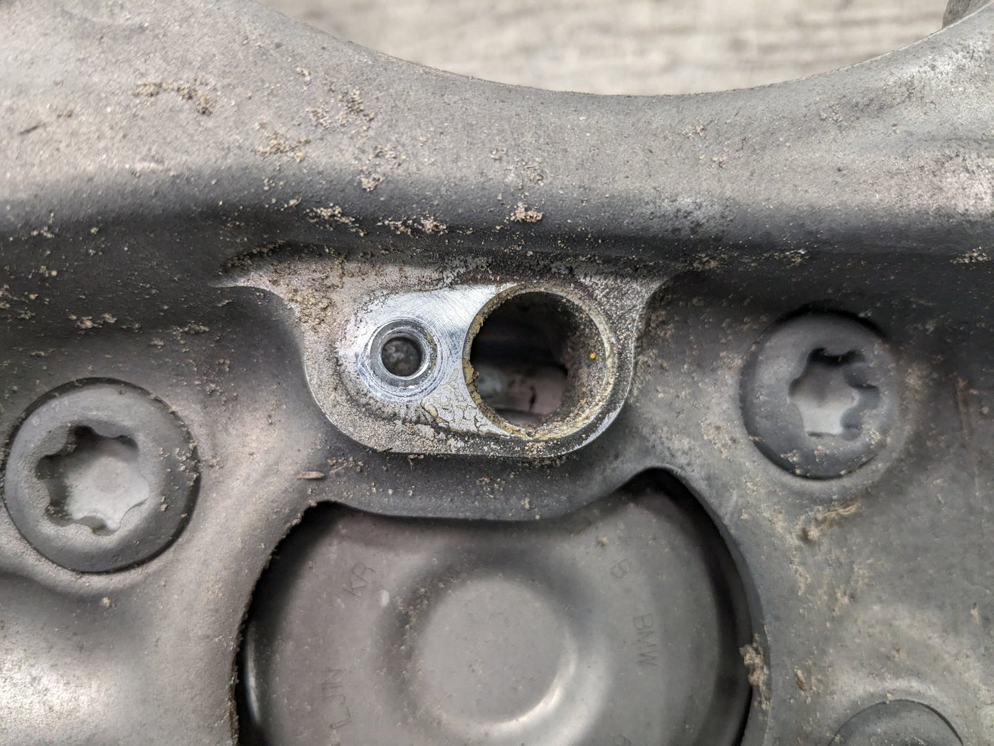 16-19 OEM BMW G11 G12 740 750 RWD Front Left Driver Spindle Knuckle Bearing