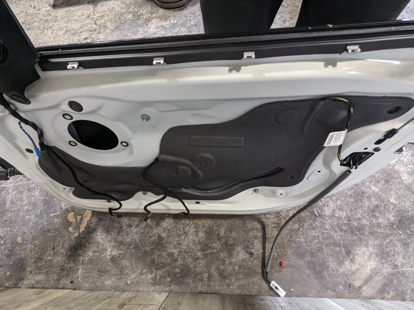 12-18 OEM BMW F30 F80 Sedan Front Right Passenger Door Shell Panel w/Glass White