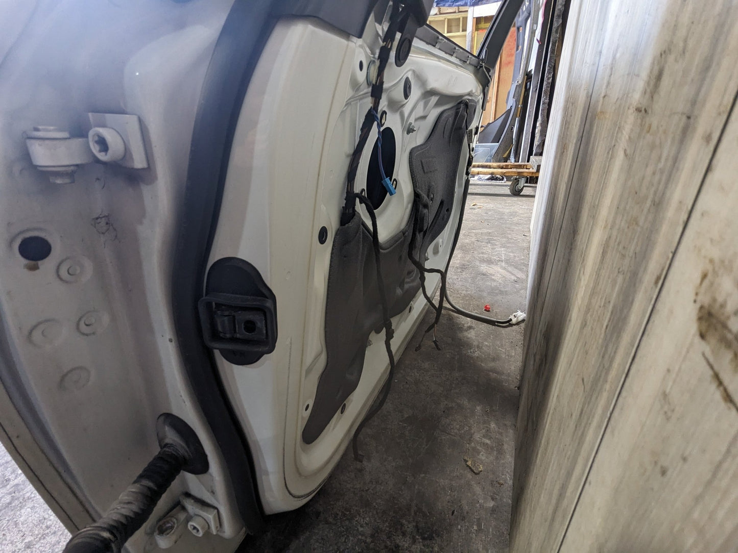 12-18 OEM BMW F30 F80 Sedan Front Right Passenger Door Shell Panel w/Glass White