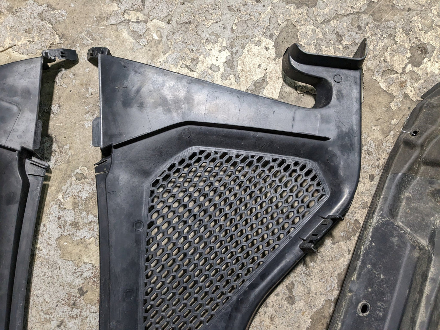 14-18 OEM BMW F15 F16 X5 X6 Left Right Cowl Grille Cover Panel w/ Brackets
