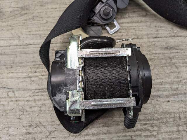 OEM BMW F15 F16 F85 F86 X5 X6 Front Right Seat Belt Seatbelt Retractor
