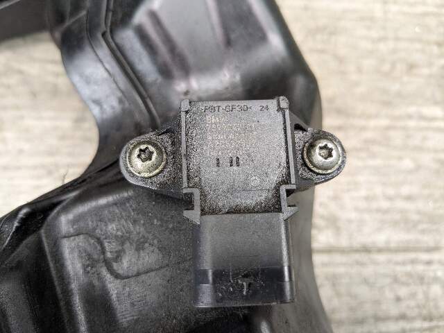 10-19 BMW 550 650 F10 F12 X5M X6M Passenger Side Engine S63 Intake Manifold 1-4
