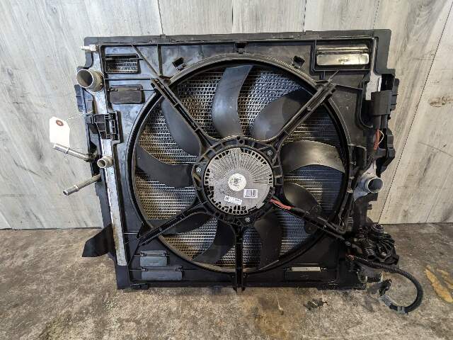 14-19 BMW F85 F86 X5M X6M S63R Engine Main Radiator Cooling ASSEMBLY w/ Fan