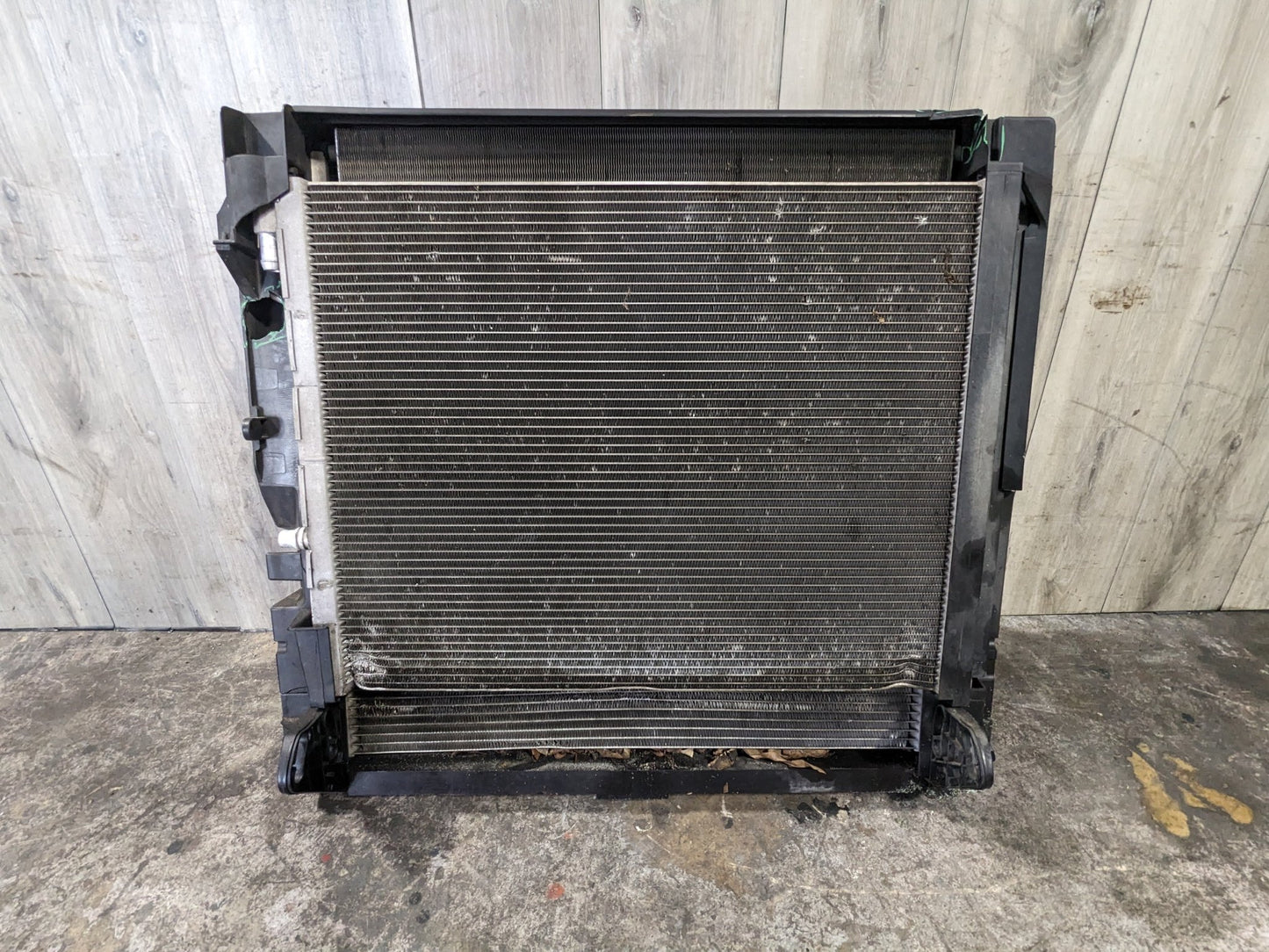 14-19 BMW F85 F86 X5M X6M S63R Engine Main Radiator Cooling ASSEMBLY w/ Fan