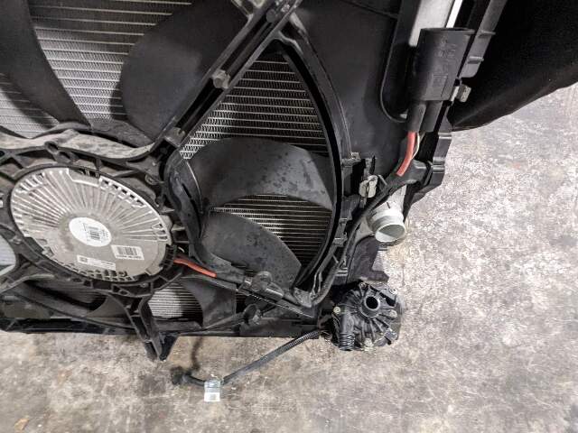 14-19 BMW F85 F86 X5M X6M S63R Engine Main Radiator Cooling ASSEMBLY w/ Fan