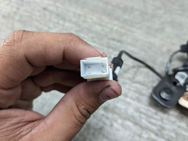 OEM BMW F90 G11 G12 G30 530 540 M550 750 M5 Front Left or Right Seatbelt Buckle