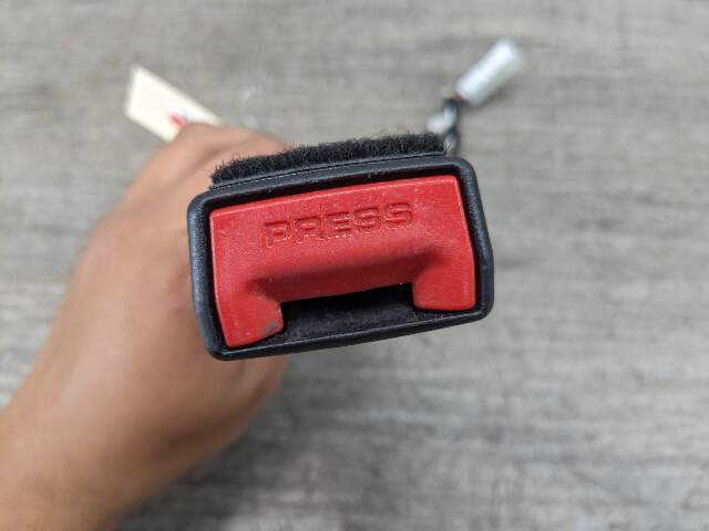 OEM BMW F90 G11 G12 G30 530 540 M550 750 M5 Front Left or Right Seatbelt Buckle