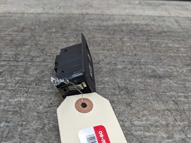 OEM BMW G12 F36 F10 F15 F85 M5 F06 M6 F01 F02 Rear Trunk Lid Center Lock Switch