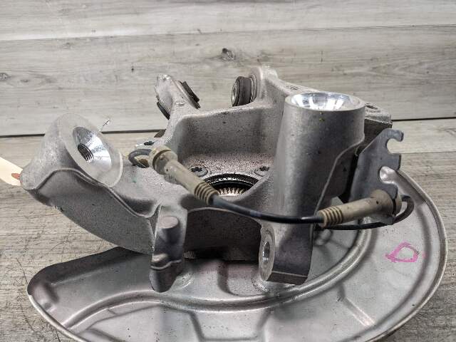17-23 OEM BMW G30 530 540 M5550 REAR Left Drive Side Hub Knuckle Bearing Carrier