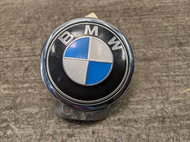 12-18 OEM BMW F13 F12 F06 M6 640i 650i Trunk Lid Emblem Button Ring with RVC*