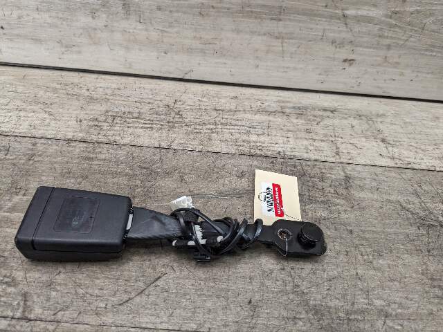 OEM BMW F90 G11 G12 G30 530 540 M550 750 M5 Front Left or Right Seatbelt Buckle