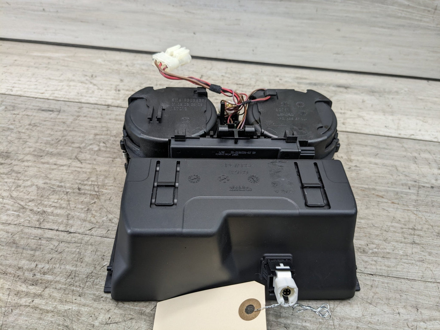 16-19 OEM BMW G11 G12 740 750 Center Console Cup Holder USB Charging Port