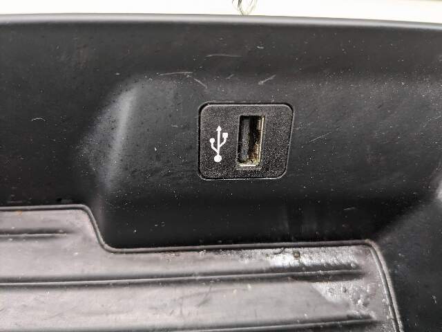 16-19 OEM BMW G11 G12 740 750 Center Console Cup Holder USB Charging Port