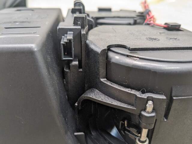 16-19 OEM BMW G11 G12 740 750 Center Console Cup Holder USB Charging Port