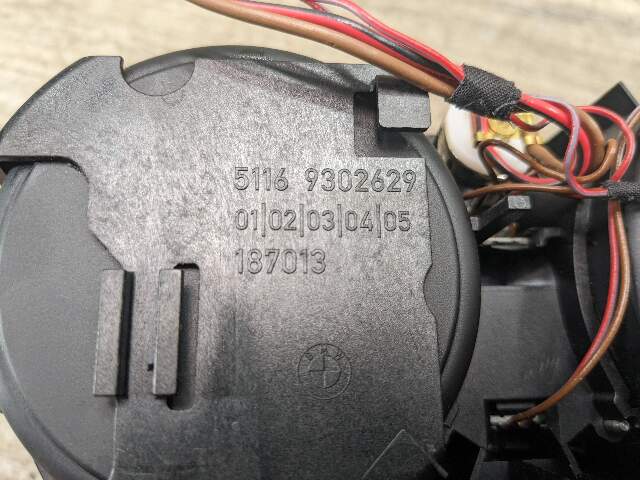 16-19 OEM BMW G11 G12 740 750 Center Console Cup Holder USB Charging Port