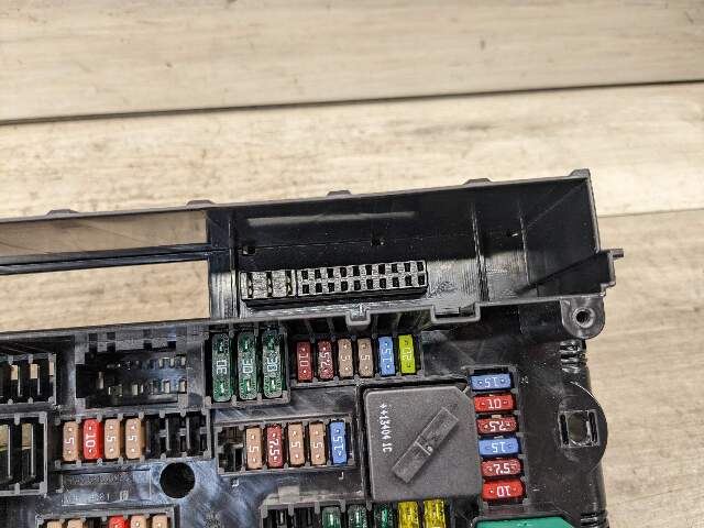 11-18 OEM BMW F25 F26 X3 X4 Front Right Dash Power Distribution Fuse Relay Box