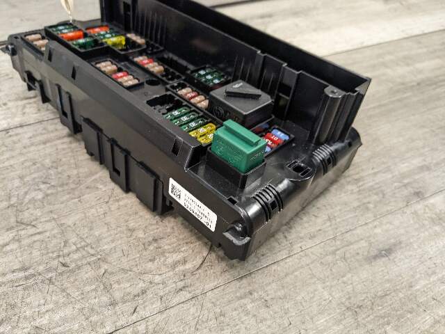 11-18 OEM BMW F25 F26 X3 X4 Front Right Dash Power Distribution Fuse Relay Box