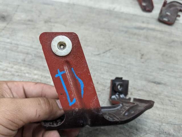 15-20 OEM BMW F80 F82 F83 M3 M4 Left Driver Fender Bracket Mount Carrier SET