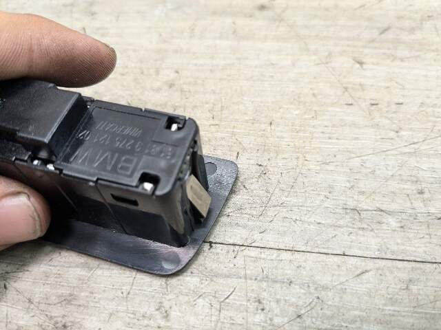 OEM BMW G12 F36 F10 F15 F85 M5 F06 M6 F01 F02 Rear Trunk Lid Center Lock Switch